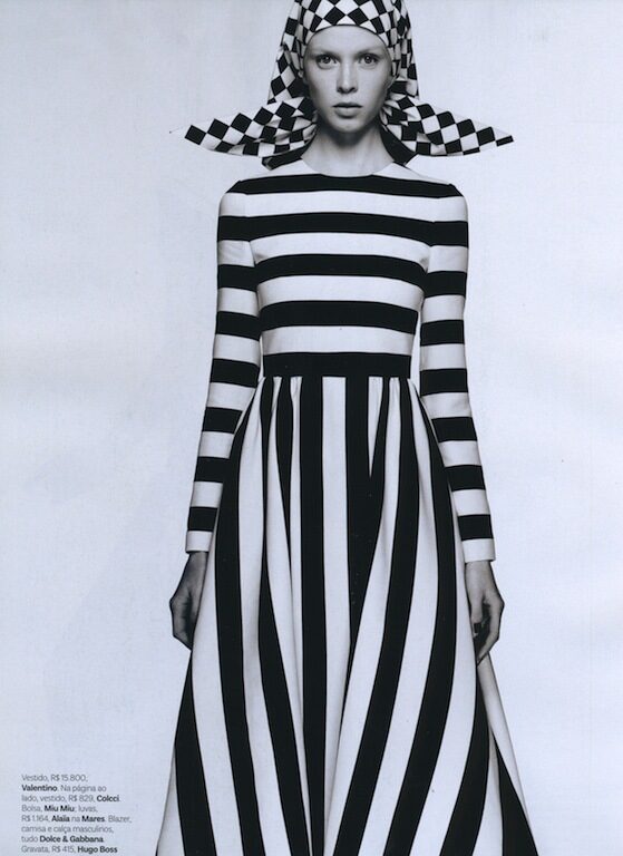 'O Preto No Branco' Dani WITT c/o VIVA MODELS im Kontrastlook für die VOGUE Brazil