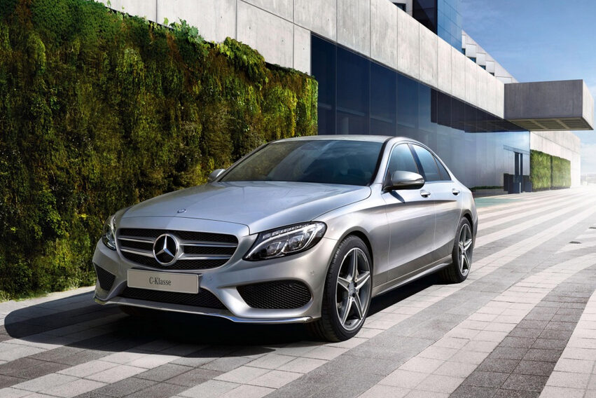 Der MERCEDES-BENZ Hybrid verspricht 'Immer grün. Egal in welcher Farbe'. Produktion der Kampagnen-Motive IMAGE NATION, fotografiert von JAN FRIESE