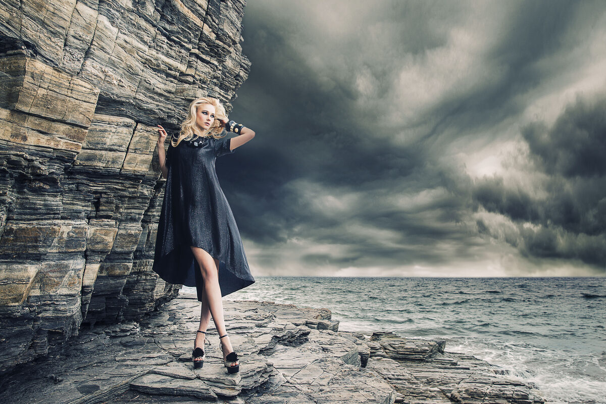 Pascal Albandopulos fotografiert für das Modelabel VERABUA Imagekampagne und Lookbook vor traumhafter Kulisse Griechenlands