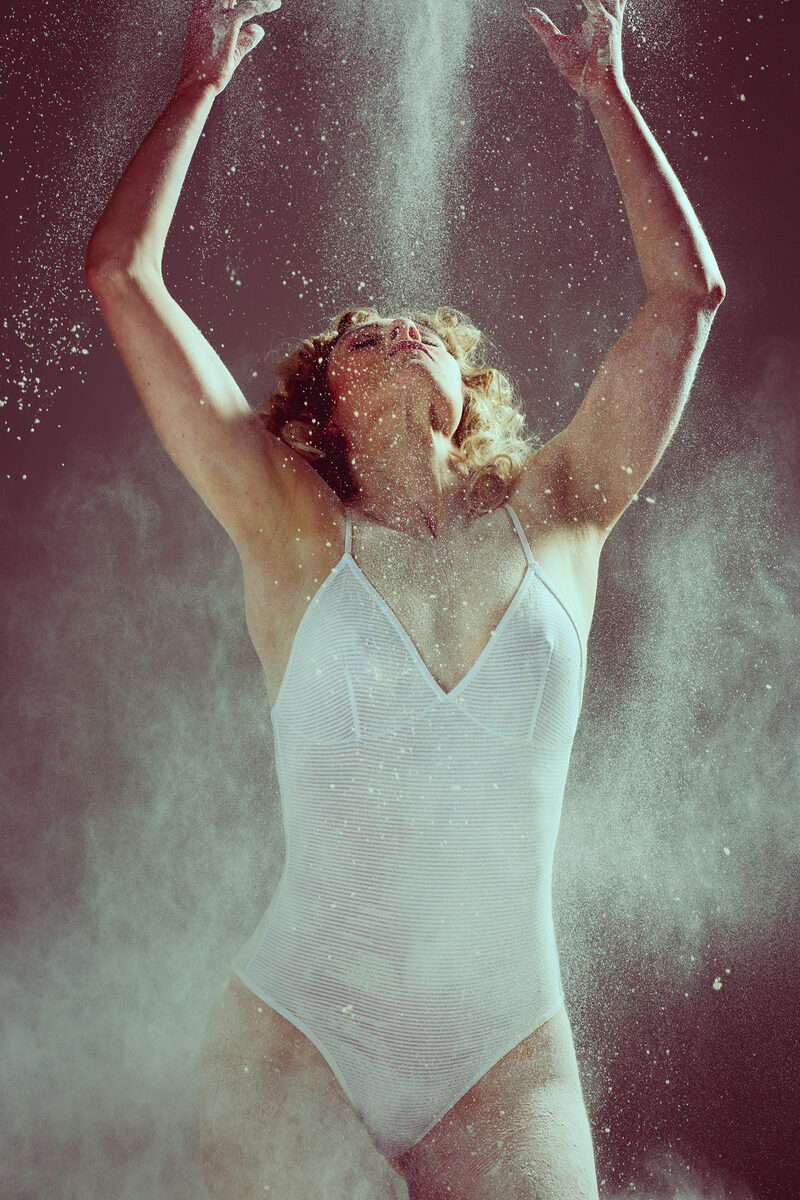 NEU : Oana Szekely, People, Advertising und Celebrities, Frankfurt; CLAIR FISHER Natur-Kosmetik, Celebrity-Portrait mit Sängerin Namika für wdv/AOK und Tanzstudie 'Female Explosion' auf GoSee
