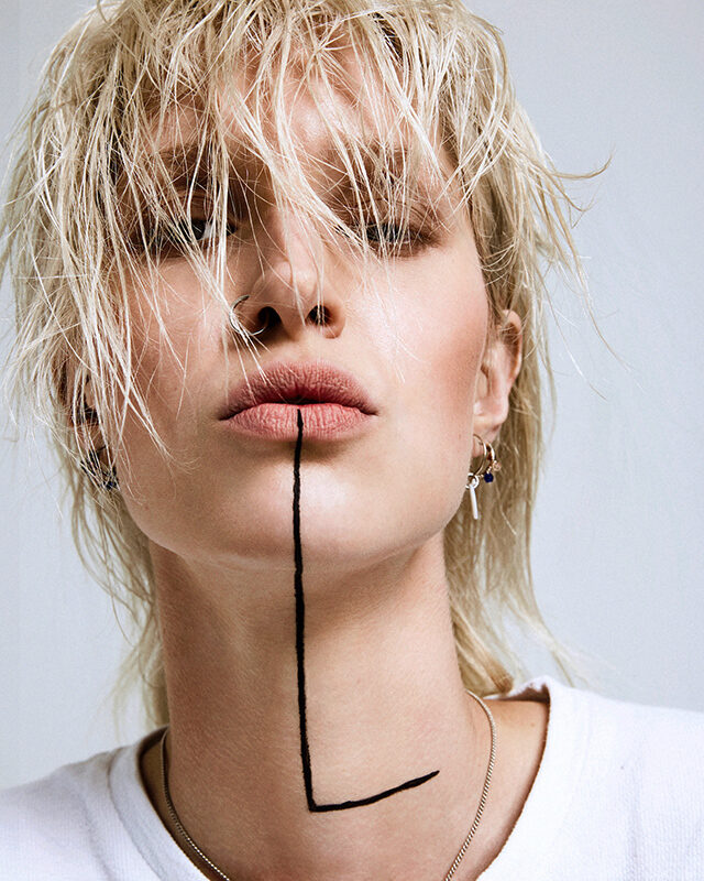 Dashliner - das Beauty Shooting mit Model Eveline Rozing, eine Zusammenarbeit von KULT ARTISTS Make-up Expertin Isabel EILER und Hair Stylist Hauke KRAUSE