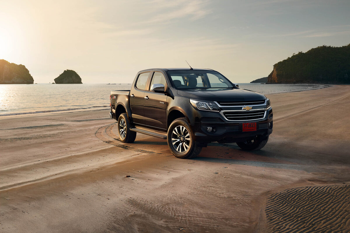 <b>Jeff Ludes</b> photographs CHEVROLET COLORADO trucks in Thailand
