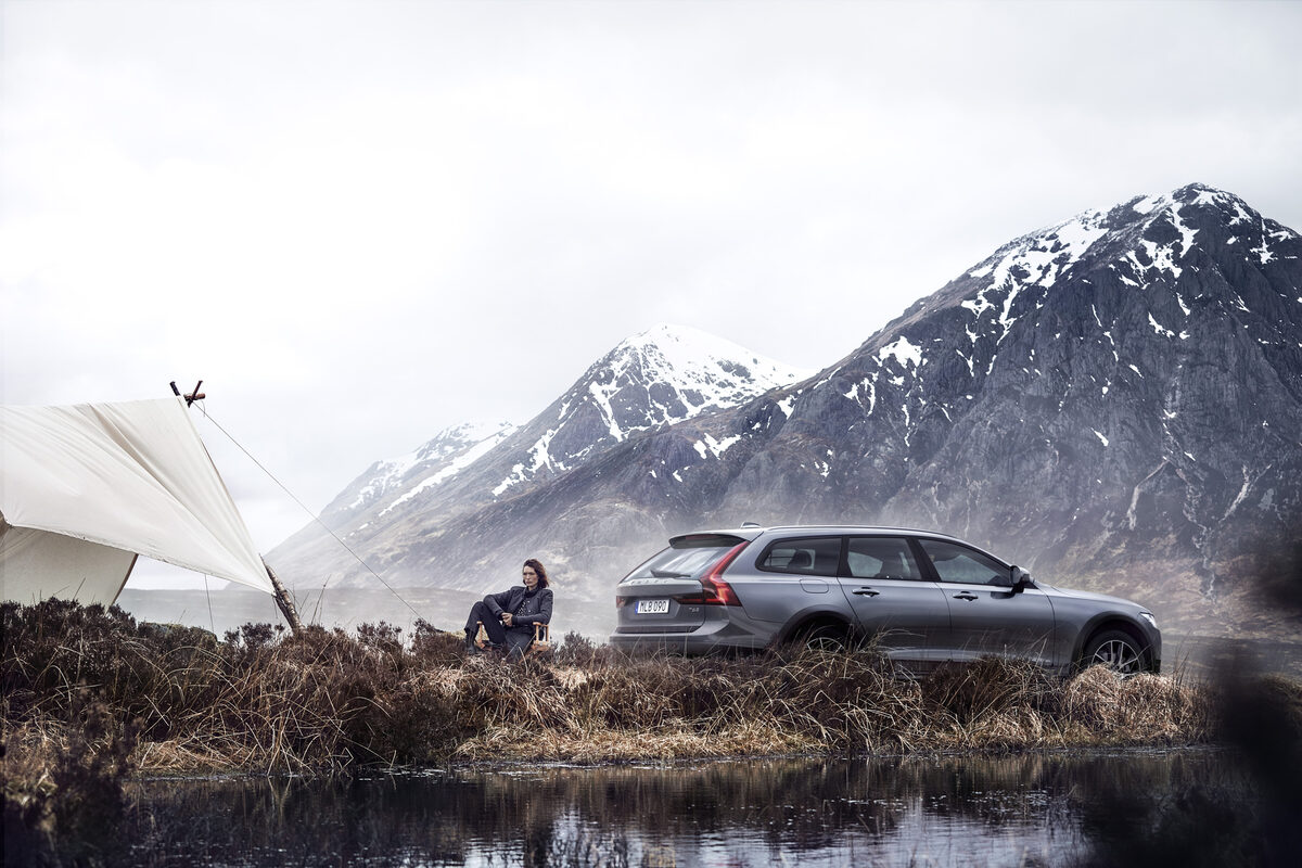 Fanny Fournier and Tony Ward in the global launch campaign of the VOLVO V90 CROSS COUNTRY - with photos by <b>Patrik JOHALL c/o SUPERSTUDIO</b>