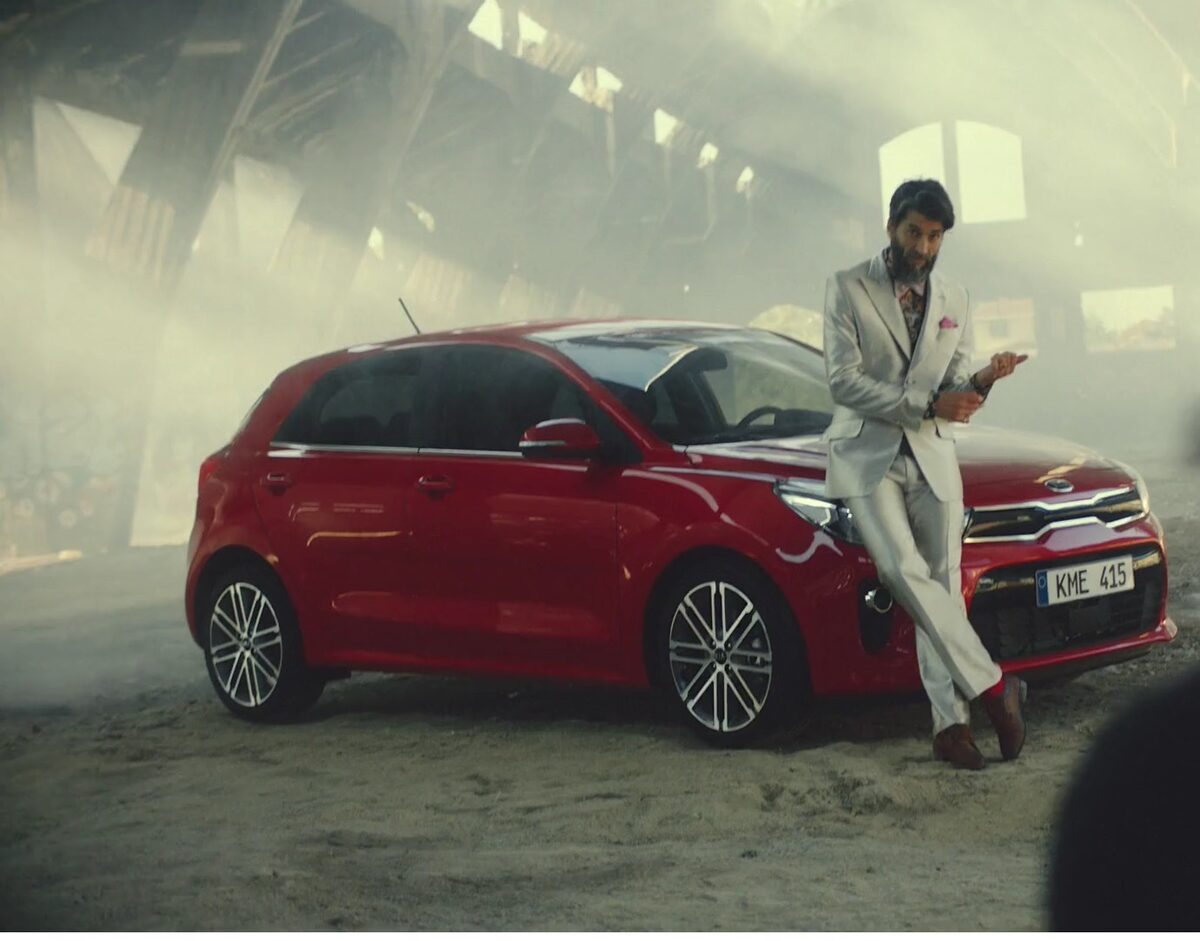 'Your Time - Your Rules' - <b>Daniella PETROVICS c/o PERFECTPROPS</b> styles the cast of the KIA Rio spot