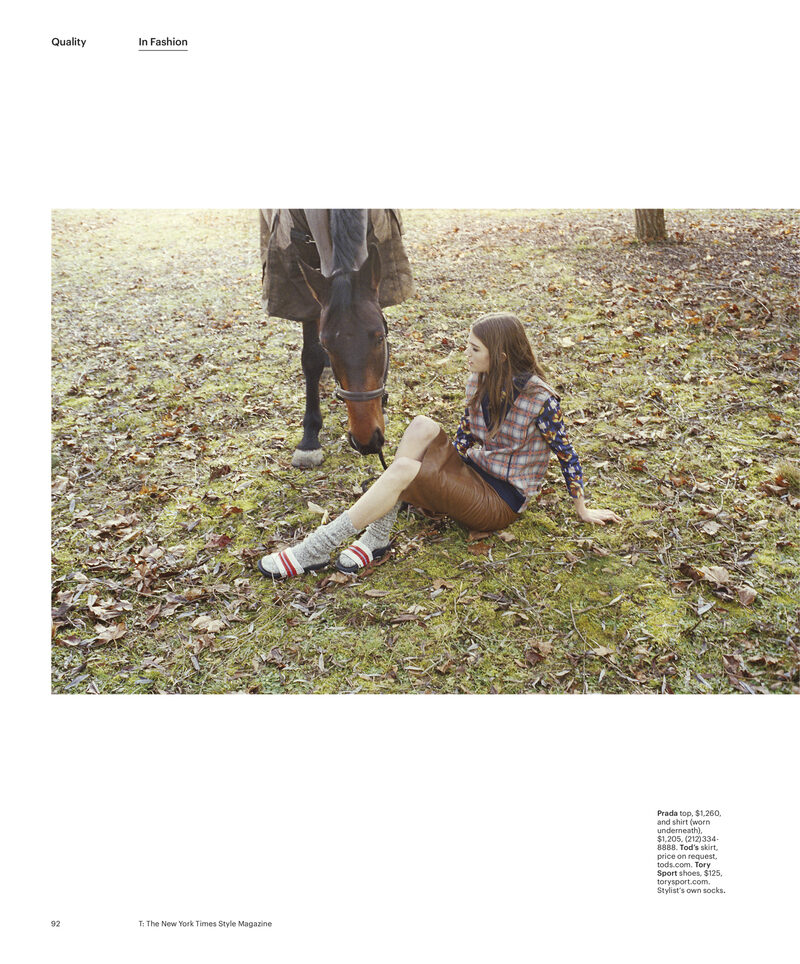 Pattern Play! Femke Huijzer zwischen grafischen Prints und sanfter Natur - Mode Special im T Magazine, fotografiert von Axel Filip Lindahl LINDAHL c/o LUNDLUND