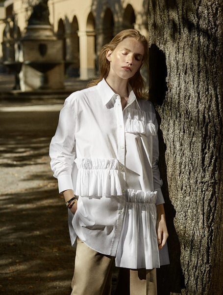 Model Rebecca Leigh Longendyke im Fashion Editorial der GRAZIA Croatia, fotografiert von Magnus Lechner - Post Production by <b>RAMONA REUTER</b>