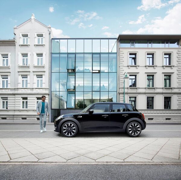<b>CONTINENTAL PRODUCTIONS</b> : Produktion der 'MINI Blackfriars' Kampagne mit Fotograf Alex Rank und M&amp;C SAATCHI GAD und CITROËN Space Tourer Rip Curl Concept Reveal Film