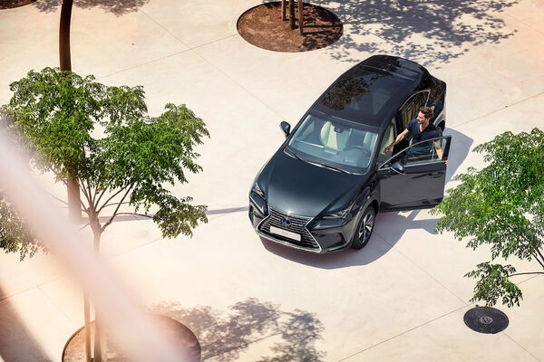 <b>Daniel HARTZ</b> : photographed and realized short films for the facelift of the luxury Crossover SUV Lexus NX Discovery - combining lifestyle with technology
