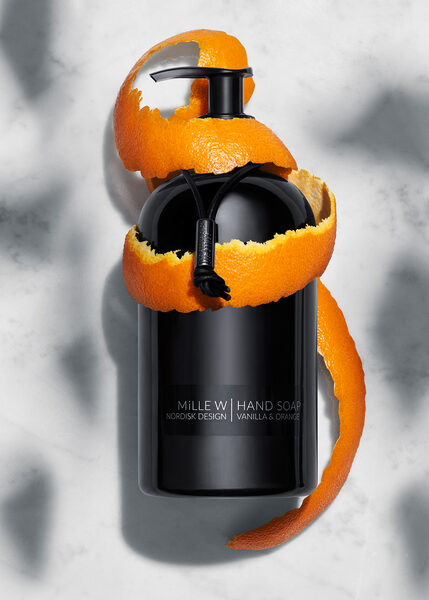 <b>Agent Molly &amp; Co</b> : Kunstvolle Stilleben, humorvolle Food Portraits &amp; Inszenierungen von Still Lifer Christoffer DALKARLS, Charlie BENNET &amp; Philip KARLBERG, neuer Illustrator &amp; Stills für AEG