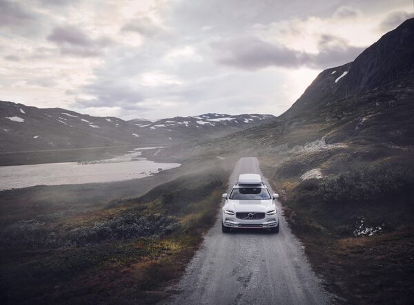 ‘Arrive like never before' with the VOLVO XC60, plus the VOLVO V90CC OCEAN RACE EDITION – two campaigns by transportation photographer <b>Patrik JOHALL c/o SUPERSTUDIO</b> for you on GoSee