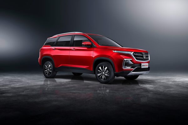 <b>Peter Lindemann</b> photographs the 530 SUV for the launch campaign of Chinese carmaker BAOJUN /SGML and a personal spread with VOLVO in Scotland