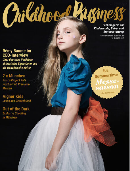 'Out of the Dark' – <b>Sabine Duerichen</b> photographs for CHILDHOOD BUSINESS magazine at SKYLOFTSTUDIO Munich
