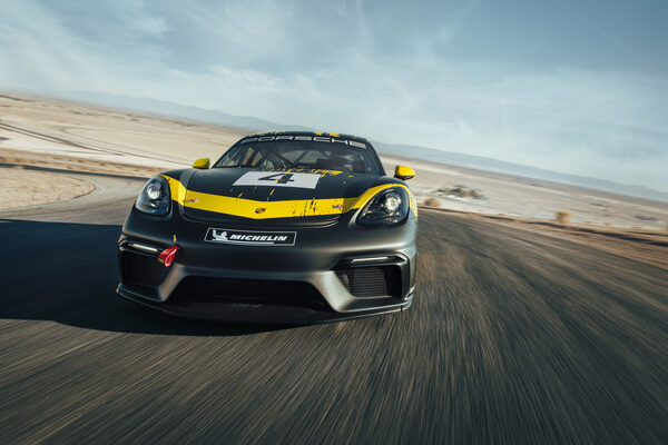 <b>RECOM CGI</b> for the MERCEDES-BENZ B-Class + PORSCHE Panamera GTS, <b>RECOM POST</b> for the PORSCHE 718 Cayman GT4 Clubsport as well as a press film and photos for the PORSCHE Macan