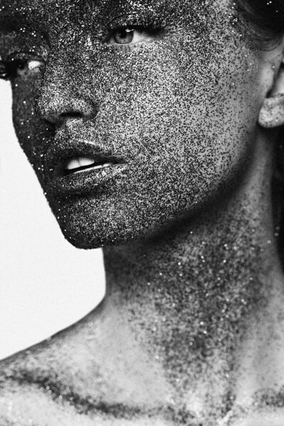 Beauty Editorial in der VOGUE PORTUGAL von <b>Enric Galceran c/o TAKE Agency</b>
