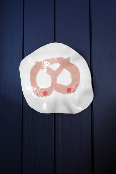The must-haves of the season: <b>Katrin VON NIEDERHÄUSERN c/o VISUALEYES ARTISTS</b> designs toilette shields made of porcelain for RESTAURANT ROSI in Zurich