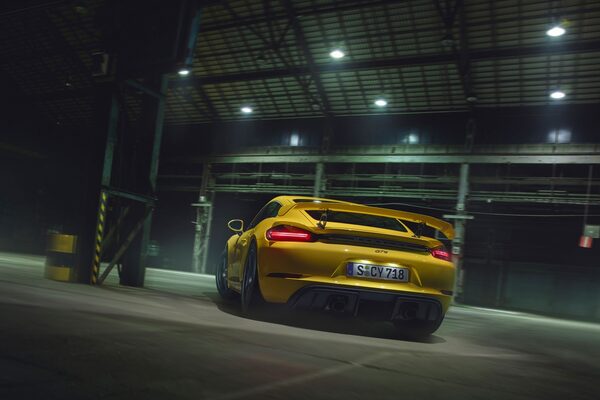 <b>Torsten Klinkow</b> photographs the new PORSCHE 718 Cayman GT4 chock full of urban flair in a former factory building