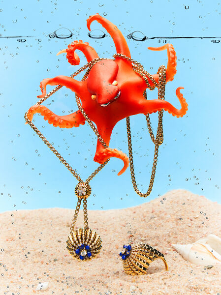 Schmuck am Haken - <b>Wolf-Dieter BÖTTCHER c/o STILLSTARS</b> fotografiert verspielte Unterwasserschmuckstrecke für die INSTYLE, Styling Theresa Pichler