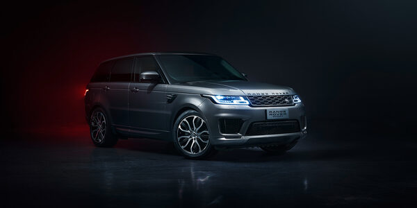 Glowing in the dark - Zwei Motive mit dem RANGE ROVER Sport, die freie Arbeit fotografiert von <b>Thilo SICHENEDER</b>, Postproduktion Simon Schinken