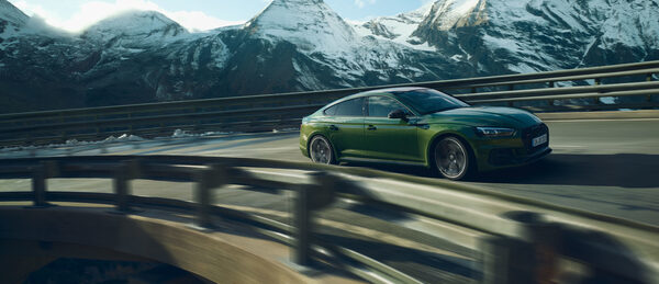 <b>JOHANNES KüHN</b> photographs and produces moving images with the powerful AUDI RS5 on the Großglockner in the Austrian mountains