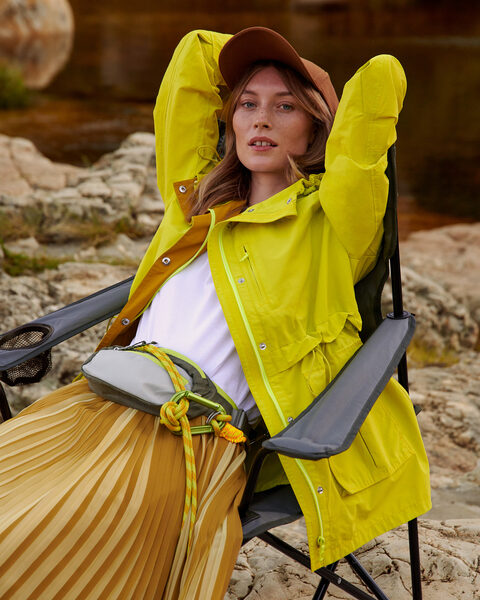 Model Caroline Lossberg spielt "Hike and Seek" in Südafrika - <b>ANDREAS ORTNER</b> fotografierte die PEEK &amp; CLOPPENBURG Süd Kampagne mit Stylist Birgit Schlotterbeck, Hair &amp; Makeup Anna Neugebauer &amp; Produktion Ikaya Productions