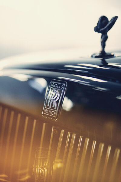 '6,7l V12 and nothing more to add ....' - die Rede ist von dem äusserst fotogenen ROLLS ROYCE Cullinan, die freien Motive wurden postproduziert von <b>STEFAN EISELE POSTPRODUCTION</b>