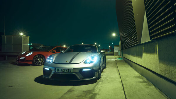 <b>JOHANNES KüHN</b> : Lockdown Therapy – a nightly trip through Berlin with Porsche models 911 Turbo S and Boxster Spyder