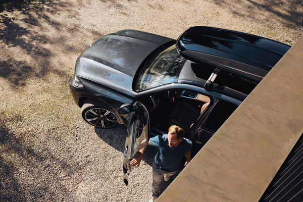 <b>MARC AND DAVID</b> setzen für die Agentur Hillert Next die <b>BMW X5 Original Accessories Kampagne</b> in Film und Foto um