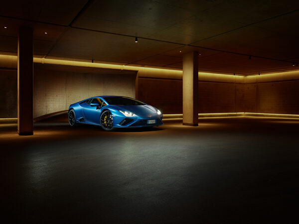 REWIND TO REAR-WHEEL DRIVE – the Lamborghini Huracàn EVO RWD Coupé in the sensational special edition color Blu Aegeus, staged with futuristic-modern flair in stills and motion by photographer and director <b>DANIEL HARTZ</b>
