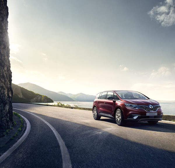 Komfort auf First-Class Niveau:&nbsp;<b>HOLGER WILD</b> fotografierte den neuen <b>RENAULT ESPACE</b> in avantgardistischem Crossover-Design am Comer See und in Mailand für Publicis Conseil
