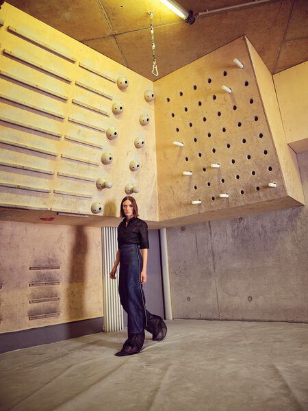 Es geht aufwärts! <b>PHILIPP RATHMER</b> fotografiert Fashion Editorial für DIE STILISTEN in der Nordwandhalle in&nbsp;Norddeutschland
