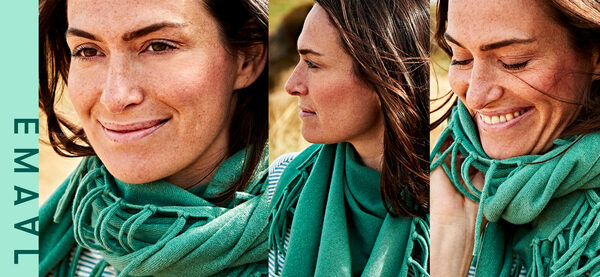 <b>Beatrice HEYDIRI c/o&nbsp;SEVERIN WENDELER </b>fotografiert Model Sandra Blesser für <b>EMAAL&nbsp;Cashmere</b>
