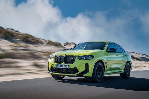 Sportier, more modern and more digital : <b>JAN RUINARD PRODUCTIONS</b> in charge of the shoot for the new <b>BMW X3 &amp; X4 Competition</b>, photographed in the port of Rotterdam