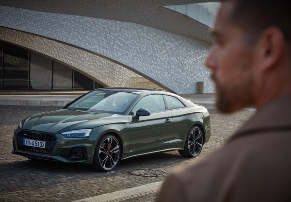 <b>AUDI </b>- Juergen BERDEROW fotografiert für die Werbeagentur PHILIPP UND KEUNTJE mit Styling von Claudia SCHOLTAN, beide Artists c/o <b>KLAUS STIEGEMEYER</b>