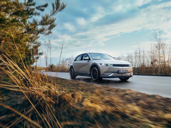 <b>RECOM POST</b> for the HYUNDAI IONIQ5 world premiere, RENAULT Mégane eVISION concept car, RENAULT Twingo, Clio, Zoe E-TECH campaign, <b>FULL-CGI </b>or SEAT ARONA campaign and breakdown for the PORSCHE 911 GT3 film production