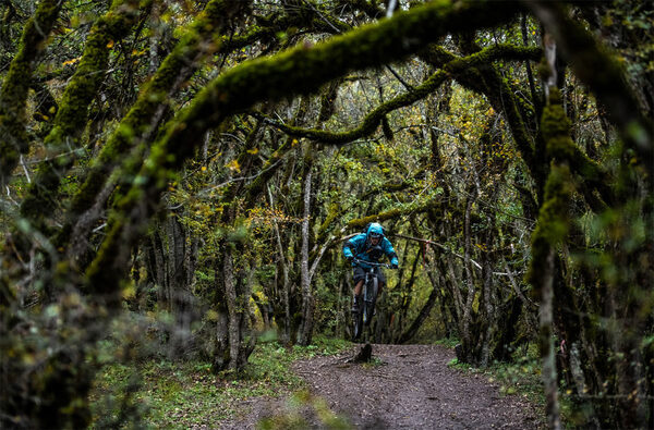 <b>Mountain biking in Iran</b> – personal project by <b>Andreas VIGL c/o KLAUS STIEGEMEYER</b>