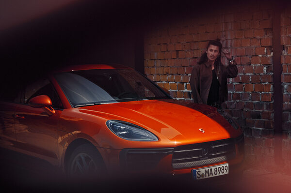 <b>Michael SCHNABEL c/o EMEIS DEUBEL</b> produzierte für <b>PORSCHE </b>im Auftrag der Agentur KeKo in Stuttgart, produziert wurde von PEAK PRODUCTION und die Post betreute RECOM