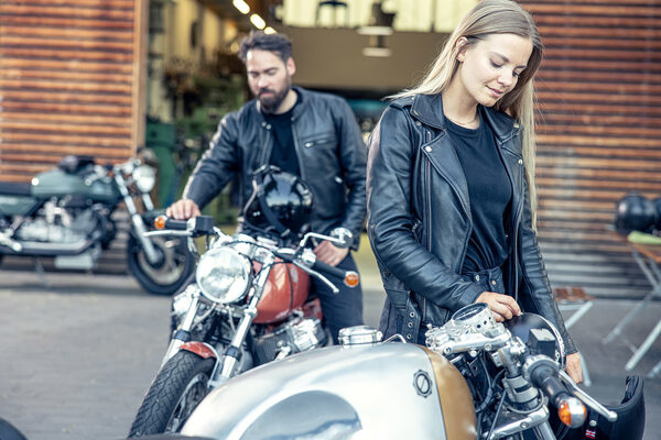 ‘BETTER TODAY THAN NEW BACK IN THE DAY.’ – <b>Alexander BABIC c/o DOUBLE T PHOTOGRAPHERS</b> photographs the <b>relaunch of the KAFFEE MASCHINE website</b>, motorcycles custom-made in Hamburg