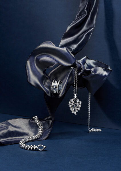 <b>LES ARTISTS BY JOSEF STOCKINGER</b> Hairstyling von Veronica Yoko für Coverstory der <b>VOGUE ITALIA</b>, Set Design für TAMARA COMOLLI, WEISHÄUPL OUTDOOR FURNITURE &amp; SPORTS ILLUSTRATED, Hair &amp; Makeup für GLAMOUR und WOTE FASHION