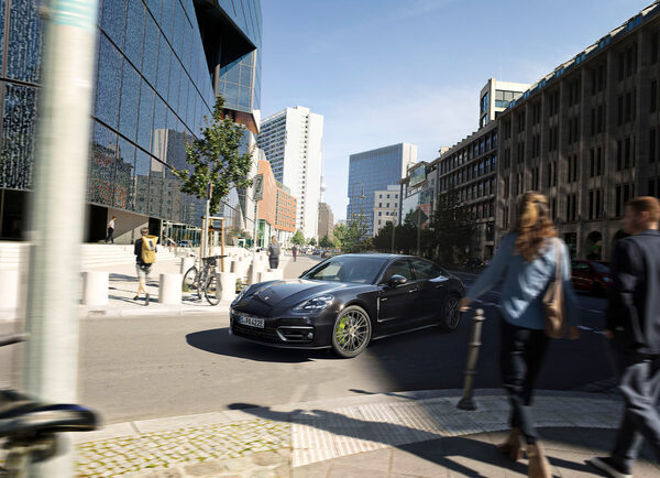 ‘Composed with Passion’ : <b>JAN STEINHILBER</b> photographs the<b> PORSCHE Panamera Platinum Edition </b>with Grabarz &amp; Partner and&nbsp;Claas Cropp Creative Production in Berlin