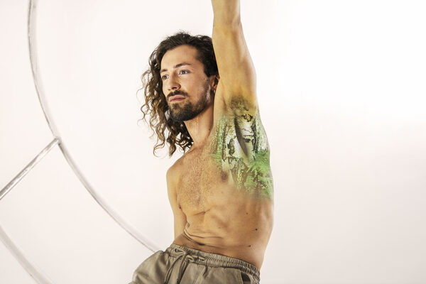 <b>Symrise SymProBiome™ </b>campaign with a gym wheel circus artist, produced by <b>MARION WALTER</b> for the agency Heine Warnecke Design