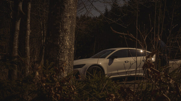 'Nature meets Technology' <b>MARCUS PHILIPP SAUER</b> zeigt als Personal Project <b>Sideshots seiner Audi RS7 Produktion</b> mit Model Claudio Breitscheidel