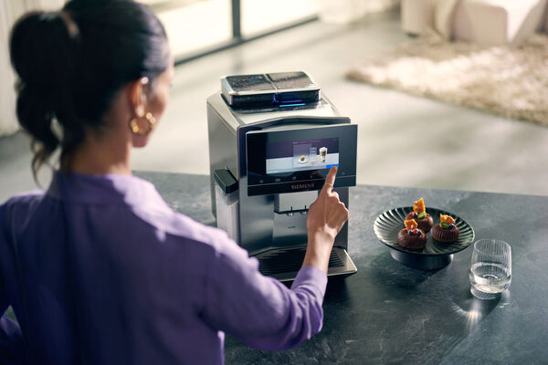 <b>SIEMENS </b>Global Rebranding Kampagne mit Stills/Interior von Michael Haegele und Portraits von Michael Heinsen, beide Artists<b> c/o ROCKENFELLER &amp; GÖBELS, </b>postproduziert von IMAGEREFINERY