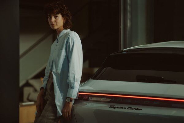 <b>WILDFOX RUNNING</b> : <b>The new EQS SUV of the MERCEDES-EQ</b> family, PORSCHE DESIGN x INTERSECTION mag, PORSCHE, and the EQS MB Creator campaign for Banauten