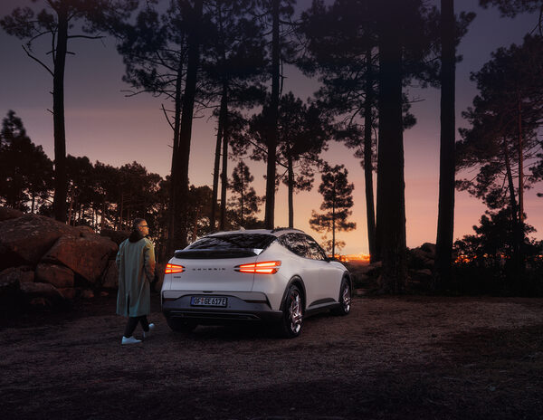 <b>GENESIS GV 60</b> in laser light for INNOCEAN - photographed by<b> Leila &amp; Damien DE BLINKK c/o EMEIS DEUBEL</b>