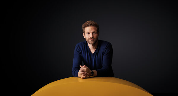 <b>DOMINIK MENTZOS</b> photographs a people campaign for <b>JURIS, the portal for legal information and expertise</b>, on commission for RTS Rieger Team