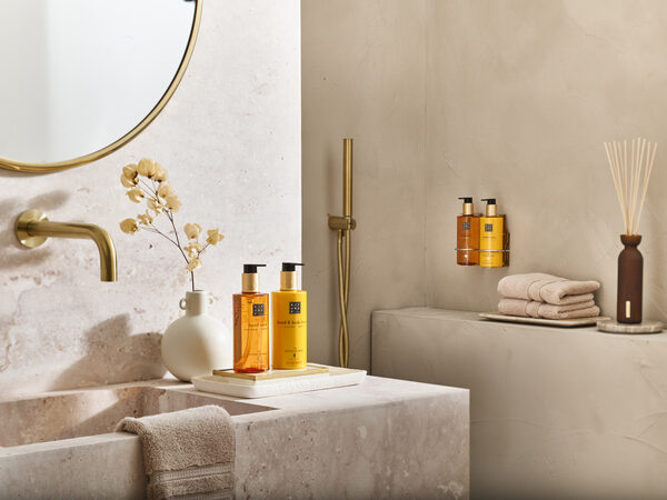 <b>Jeroen VAN DER SPEK c/o STILLSTARS</b> photographs once again for <b>RITUALS, </b>with three motifs for you on GoSee.NEWS