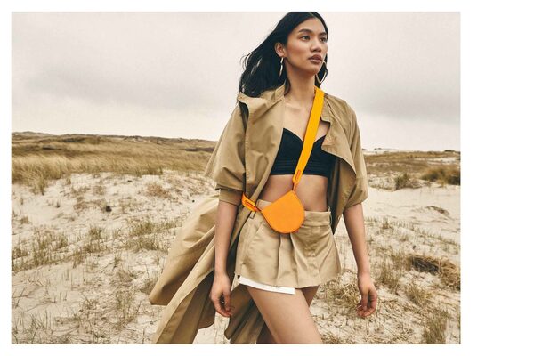 Tobias Wirth fotografiert die Strecke 'When The Wind Is Blowing' für die<b> L'OFFICIEL Italia</b> - Hair &amp; Makeup <b>Melanie SCHOENE c/o NINA KLEIN AGENCY</b>