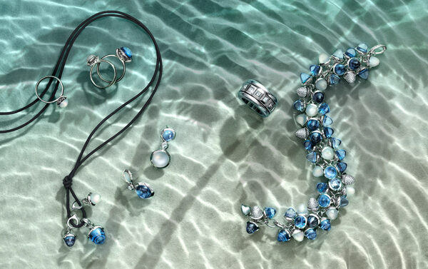 <b>LES ARTISTS by Josef Stockinger :</b> <b>hairstyling for ‘STYLE YOUR DENIM’ by ACNE STUDIOS</b>, styling for SWAROVSKI, TAMARA COMOLLI Fine Jewelry, beauty for ASAMBEAUTY, WESTWING x AVEDA, LOVE WANT Mag …