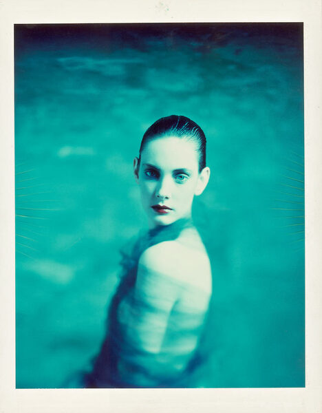 <b>29 ARTS IN PROGRESS</b> präsentiert <b>TONI MENEGUZZO - 'DIPTYCH'</b> - Mode inspirierte Polaroids und abstrakte Kompositionen aus Wind und Farbpigmenten