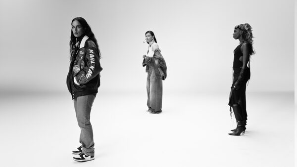 NEW : JENS SAGE, Director &amp; Cinematographer, Berlin, with a focus on lifestyle &amp; fashion… films for COMMA FASHION with Lauren Wasser, Maya Stepper &amp; Mini Anden, and stages a music video for the female rap version of Herbert Grönemeyer’s ‘Mensch’